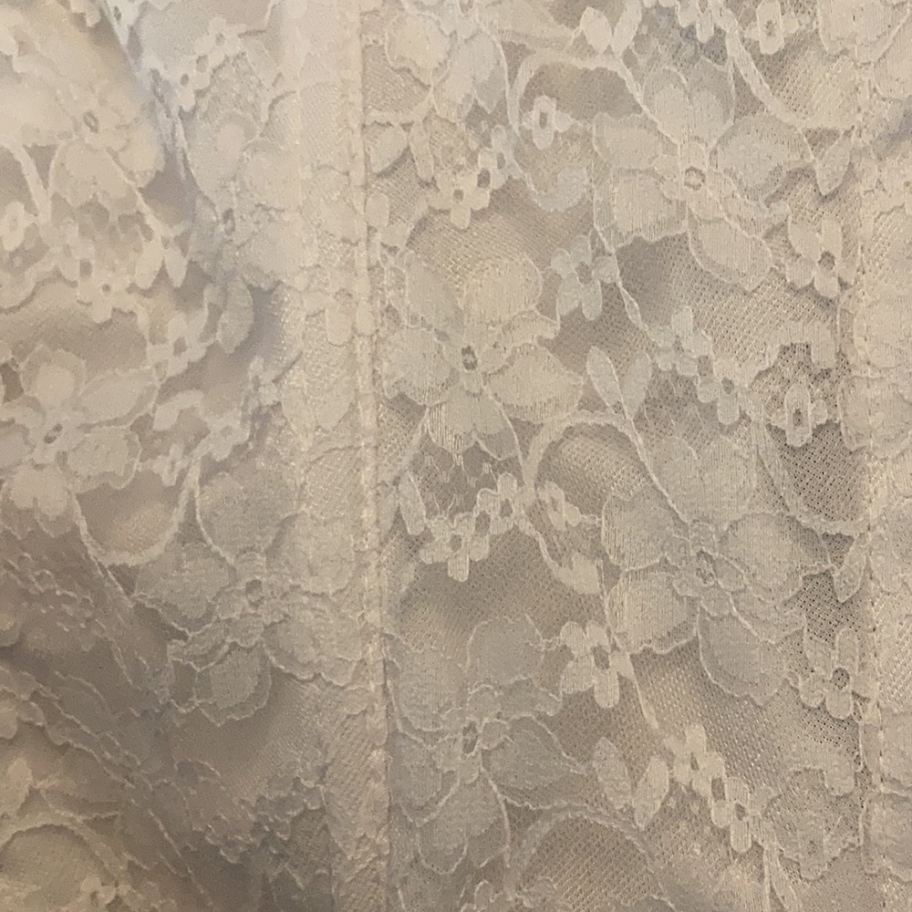 White corset - Picture 2 of 7
